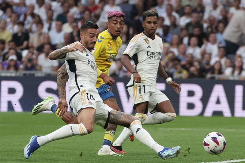 Real Madrid refuses to be upset, overtakes Barcelona, ​​and might take the lead after defeating Las Palmas 2-0